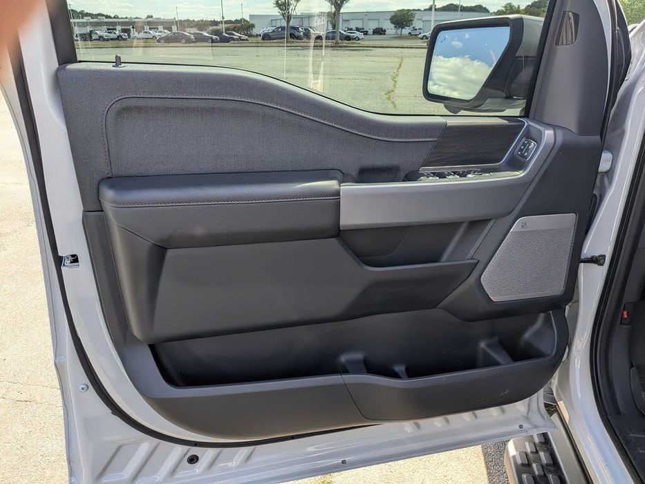 2024 Ford F-150 Lightning Lariat SuperCrew