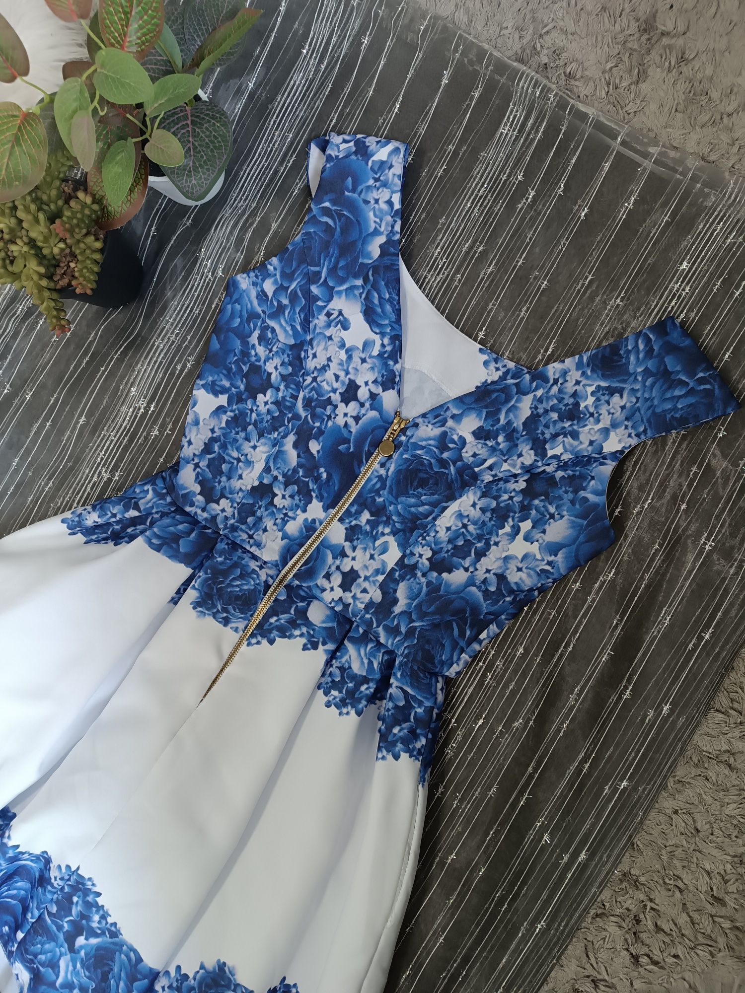 Sukienka niebieska biała koktajlowa XS S