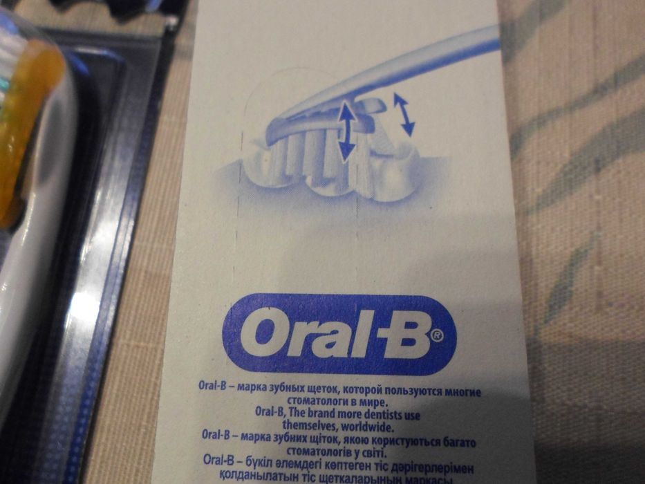 Зубна щітка Oral-B Clinic Line Pro-Flex середньої жосткості