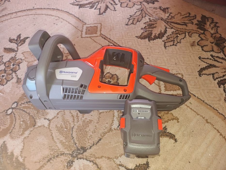 Husqvarna акамуляторна пила