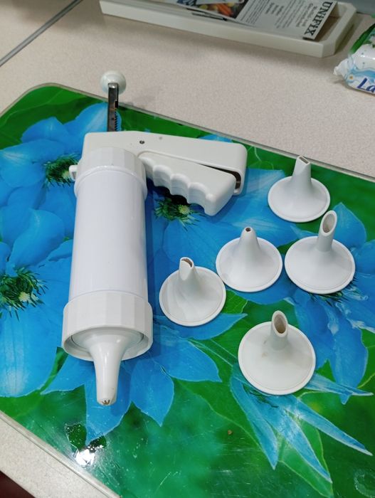 Pistolet do dekoracji tortów