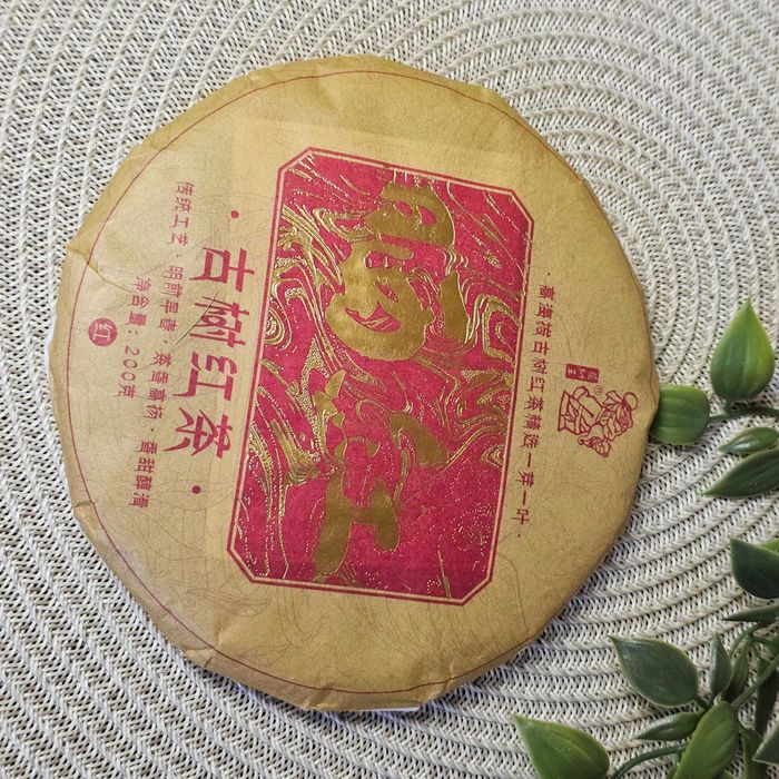 Чорний чай 2023р 》Король чайного дерева《 Дянь Хун пресований 200г