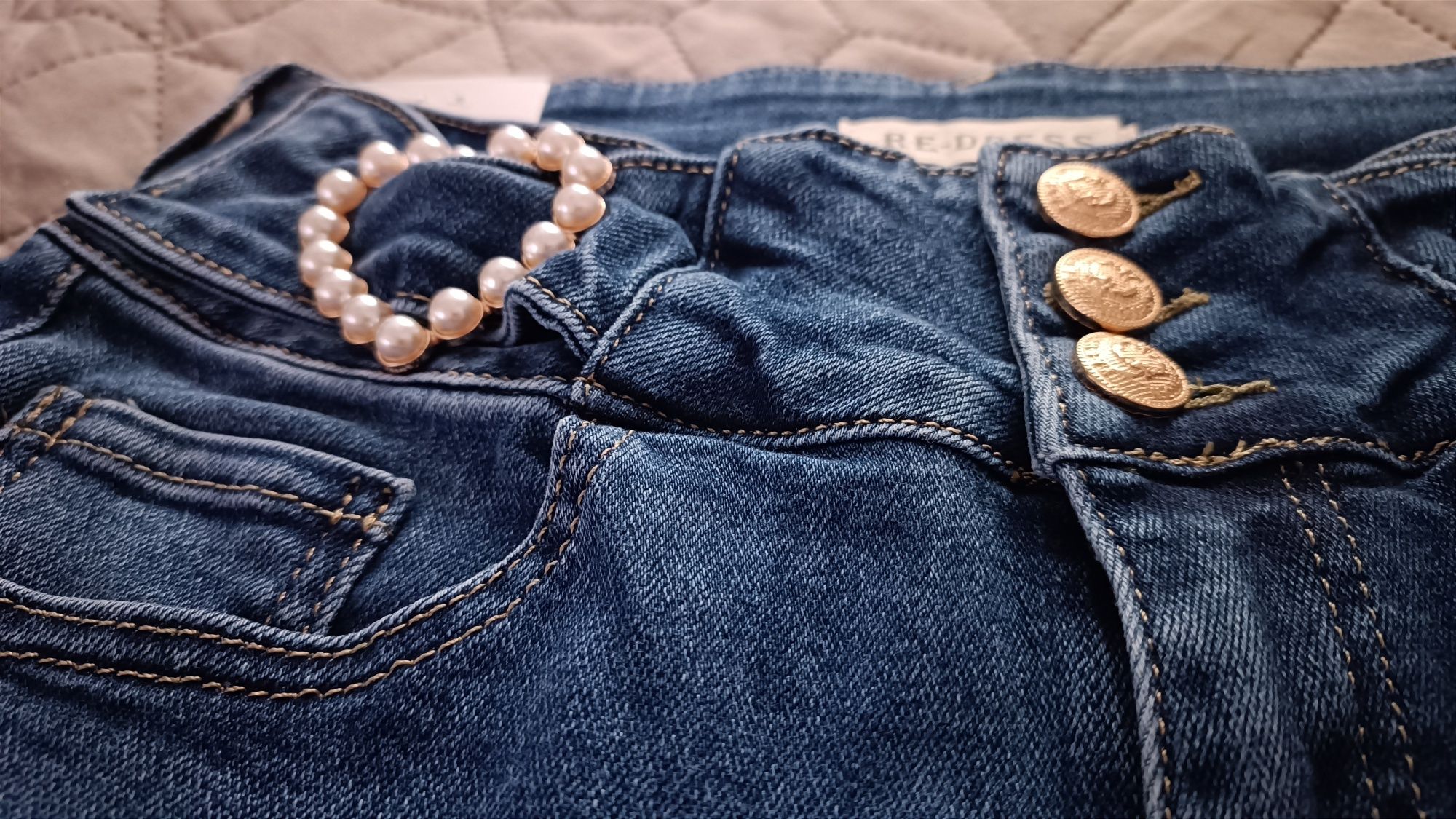 Wyprzedaż Piękne spodnie jeans firmy RE-DRESS