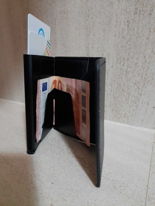 Carteira elegante com bloqueio contactless