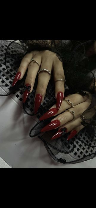 • Manicure hybrydowy • Przedłużenie paznokcii • Henna brwi I rzęsy •