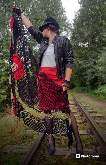 Chusta ręcznie robiona na szydełku, handmade, czarna chusta, ponczo