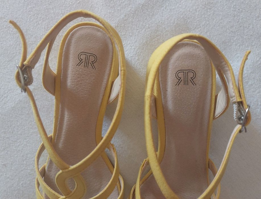 Sandálias Amarelas Pé Estreito, 37