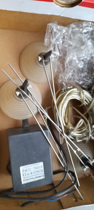 Підвісні світильники на тросиках