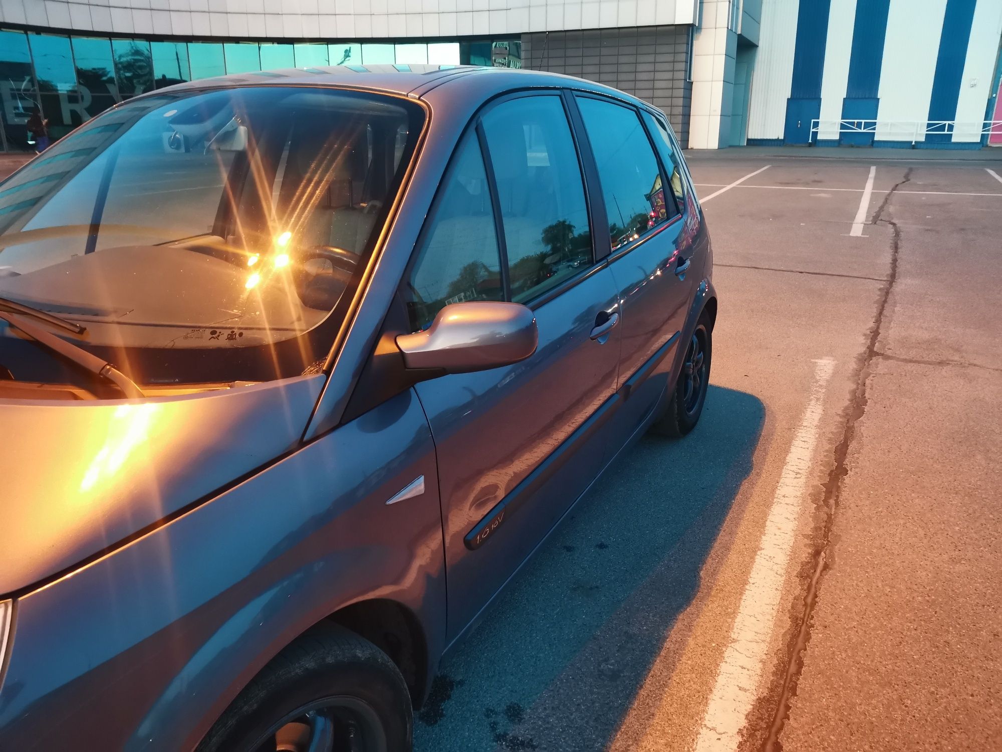 Renault scenic 2006. 1.6 Г/Б