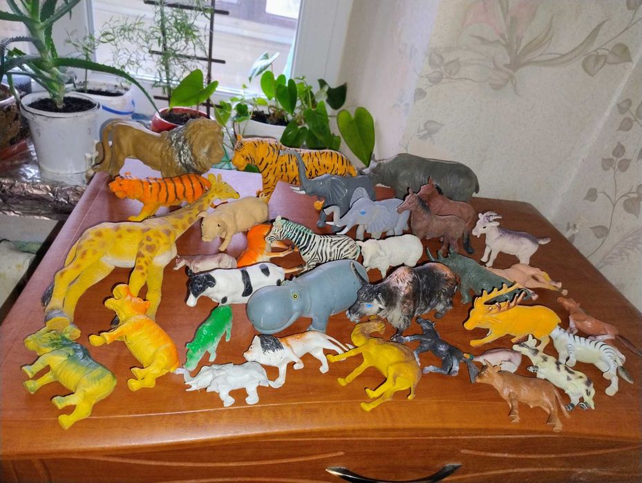 Іграшковий набір реалістичних тварин (+ подаруночок)