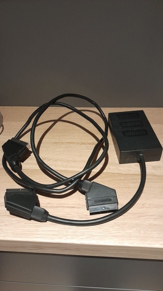 Rozdzielacz Euro Scart 3 gniazda i kabel SCART-SCART