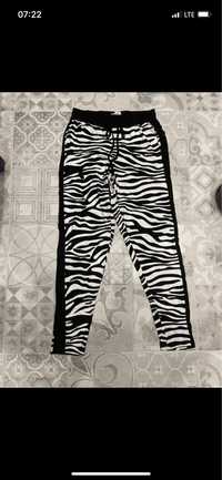 Luźne cienkie spodnie House XS zebra