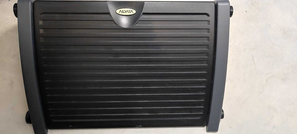 Regulowany podnóżek do pianina