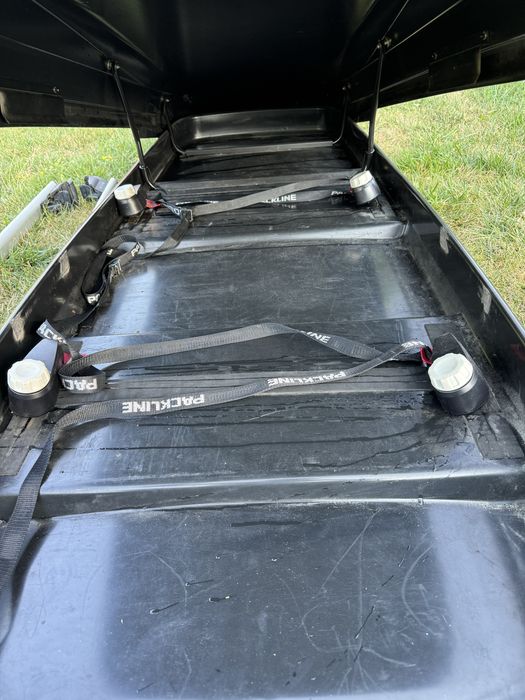 Багажник на автомобіль з рейлінгами в зборі