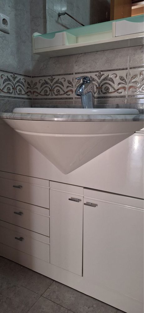 Movel de casa de banho Roca com lavatório