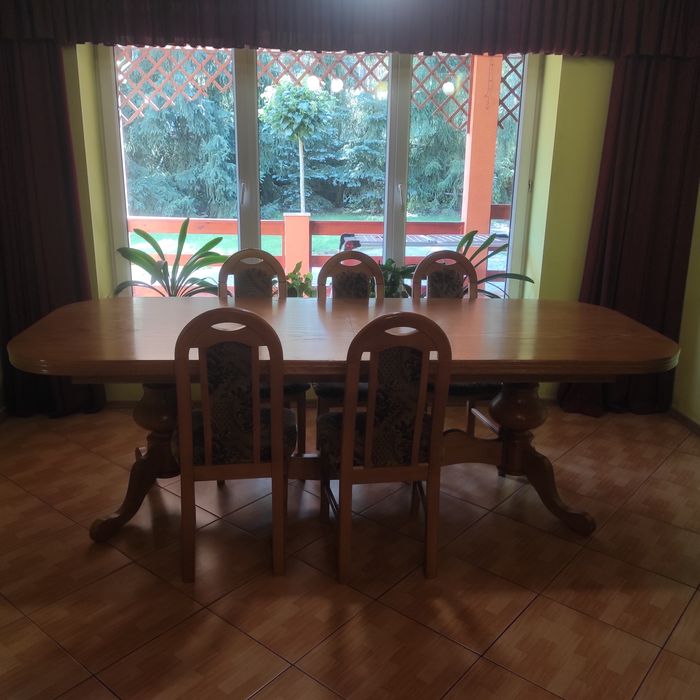 Stół drewniany salonowy duży z 10 krzesłami