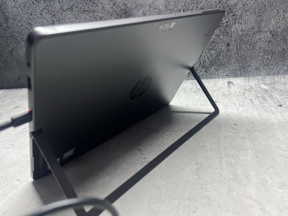 HP Pro X2 / Intel M3-7Y30 / 4GB DDR / 128SSD / 12 FHD Touch / W11