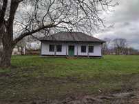 Продам земельну ділянку з будинком (хатою) с. Гвіздівці