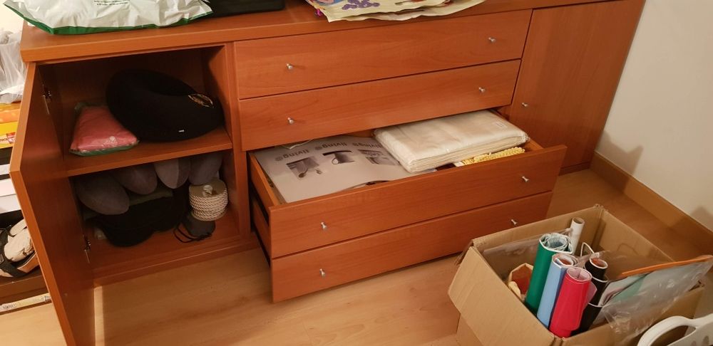 Aparador com 4 gavetas (usado)