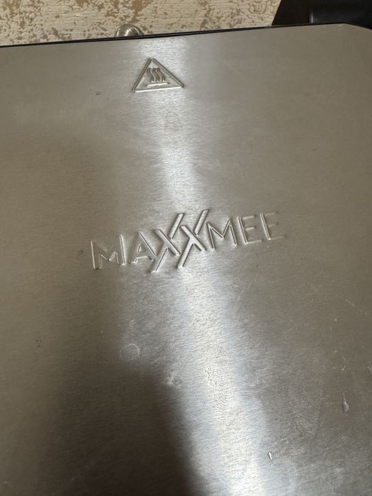 Электрогриль Maxxmee.