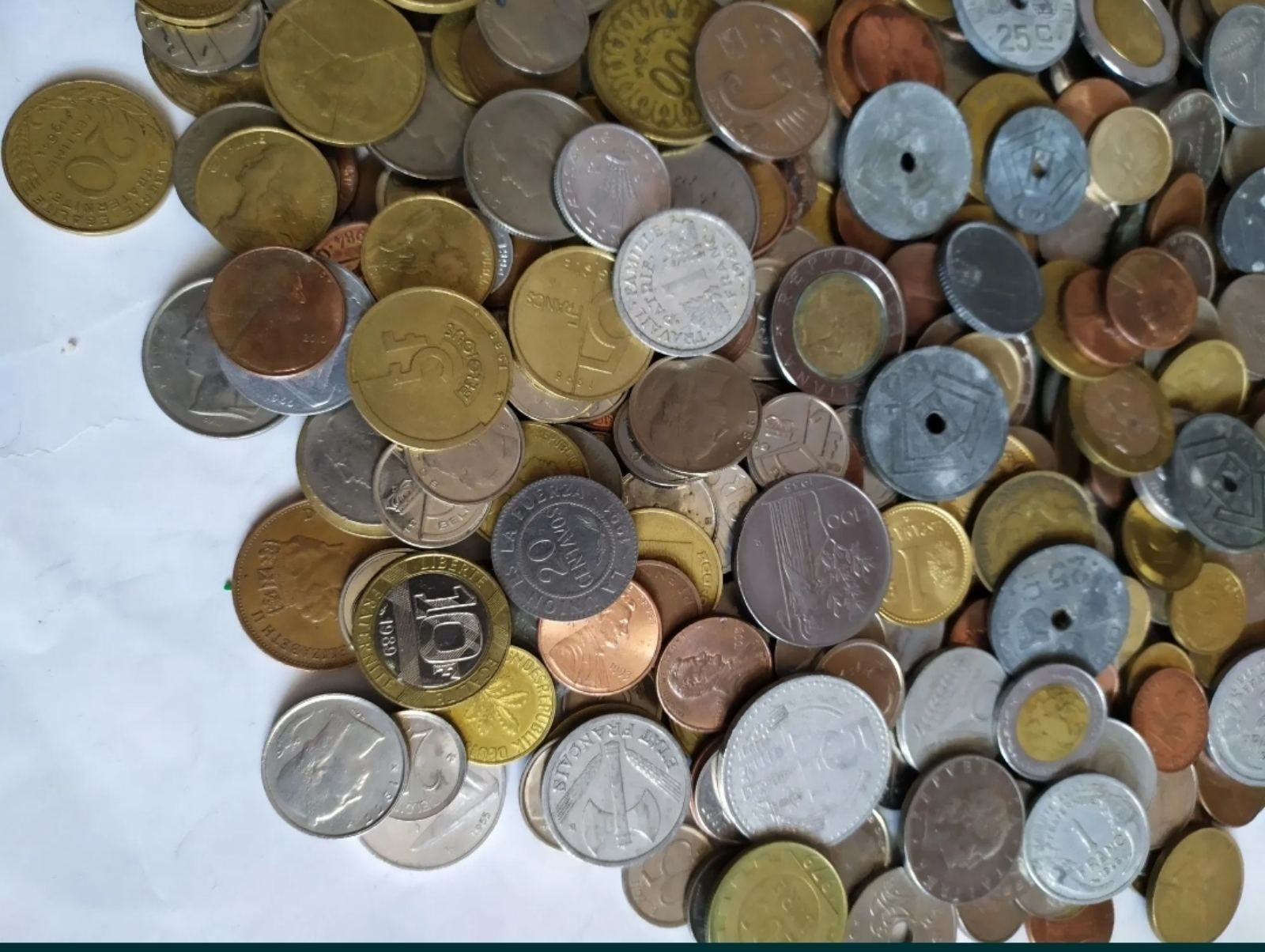 На продаж монети
