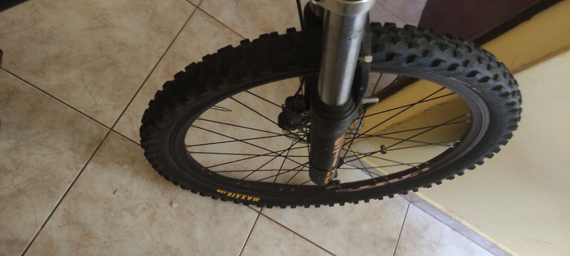 Bicicleta BTT/downhill