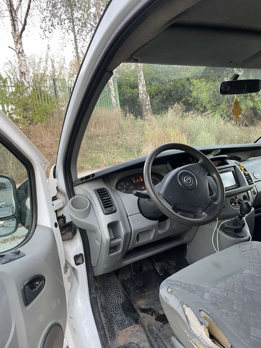 Opel Vivaro long 6 osób 1.9 cdti cena brutto