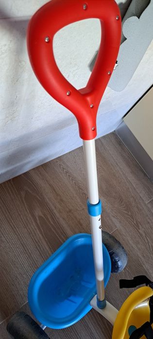 Triciclo com cesto e suporte de empurrar