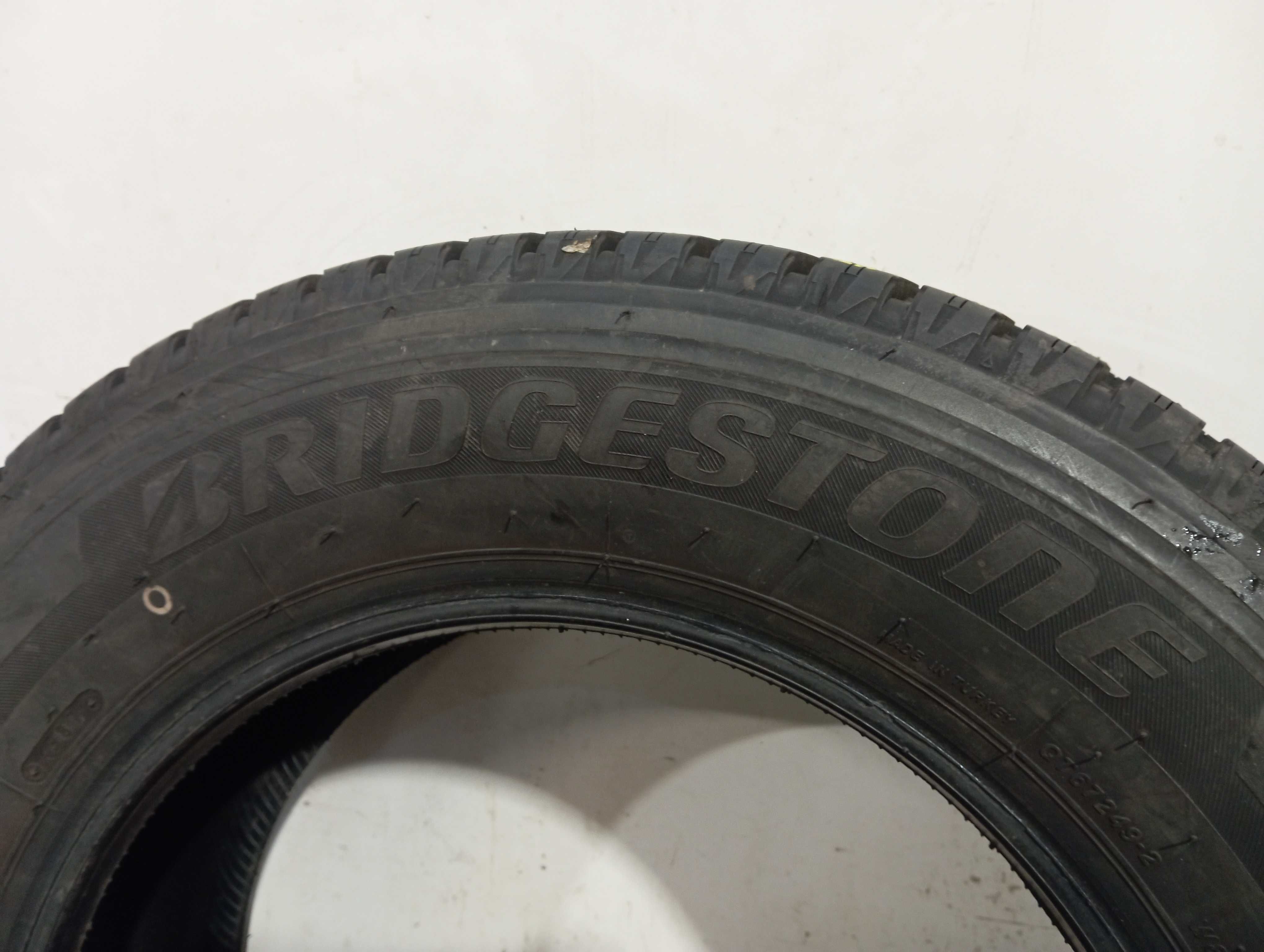 1x 215/65 R16C 109/107T Bridgestone Blizzak W810. 2021r 9,3mm