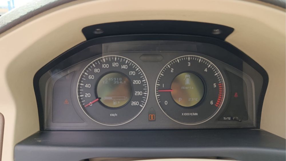 Volvo xc70 2008 awd motor D5