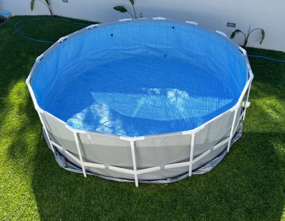 Piscina Redonda com bomba filtro, escada e lençóis, 457x107 cm - Intex
