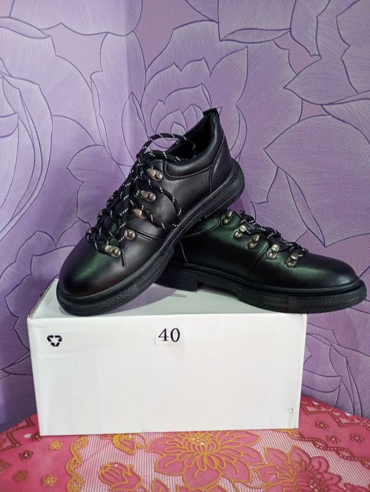 Нові жіночі розмір 40, устілка 25 Чорні