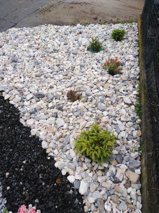 Kora kamienna fr.20-40, kruszywo ozdobne, kora sosnowa, ziemia, torf