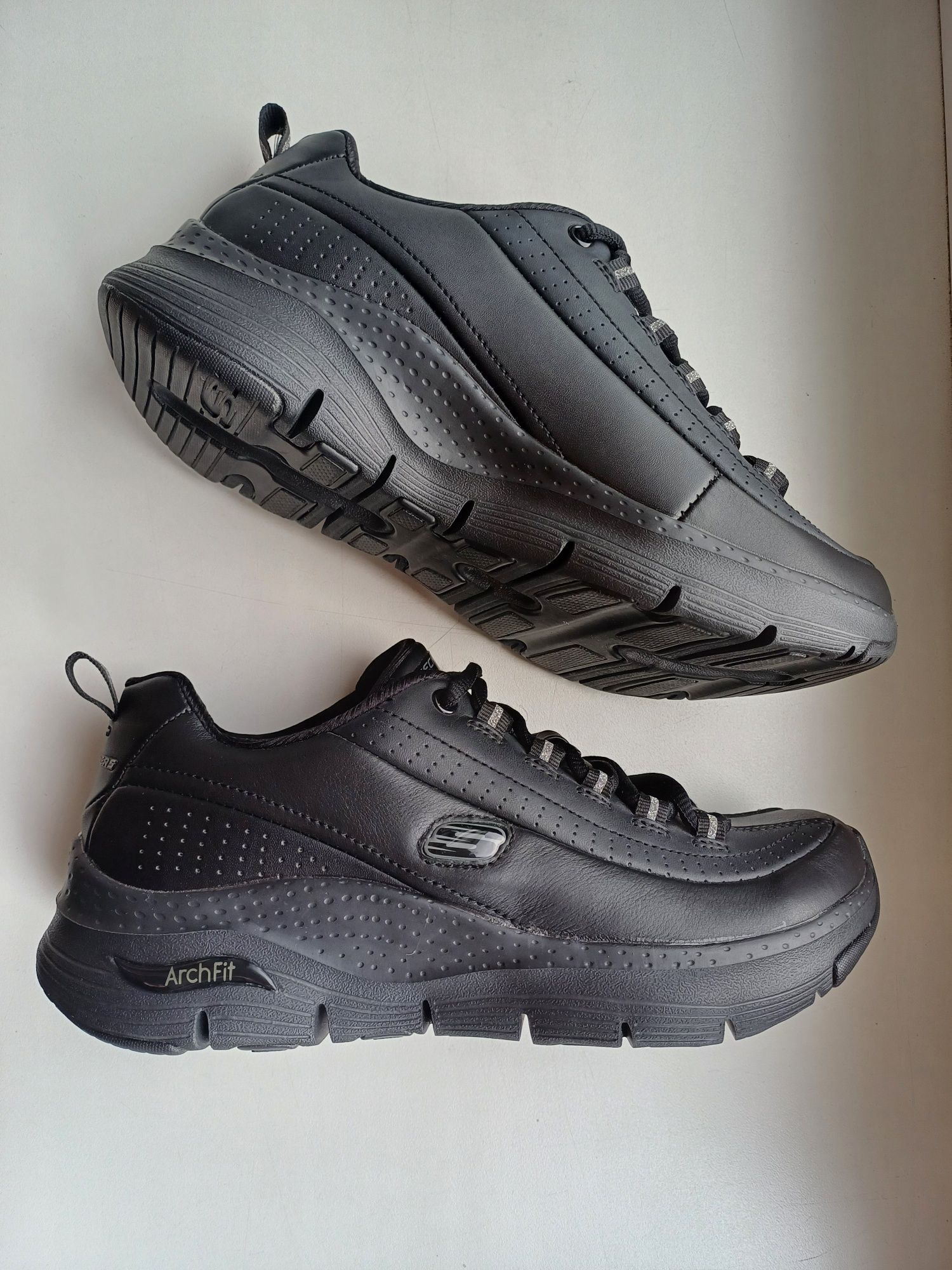 Кросівки Skechers Arch Fit - Citi Drive 149146 BBK р-ри 36, 36.5, 37