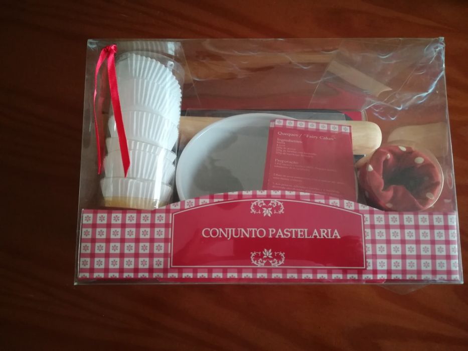 Conjunto de pastelaria para fazer queques