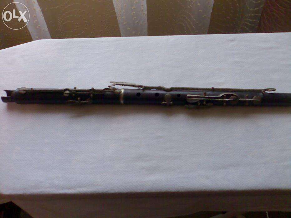 Продається старовинна флейта.