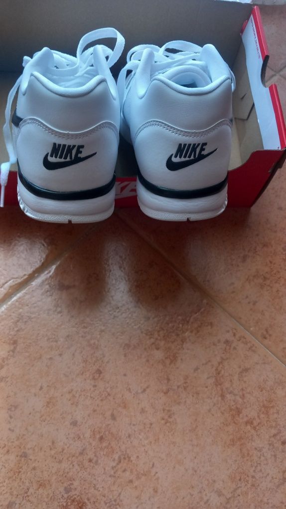 Tenis Nike modelo cross