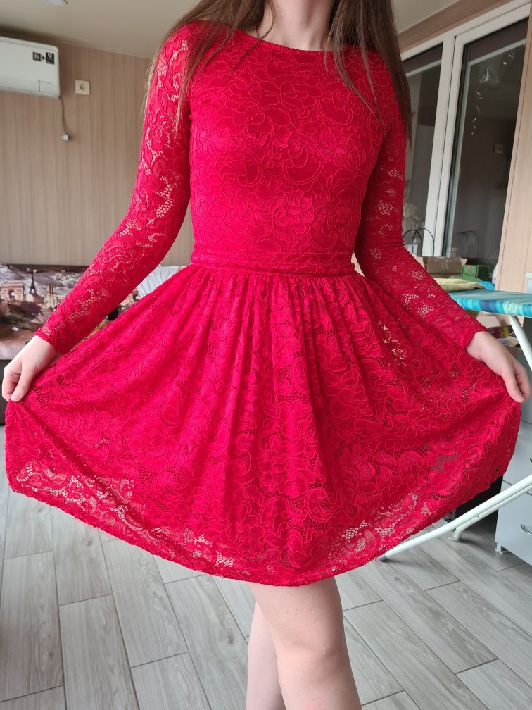 Платье красное гипюровое