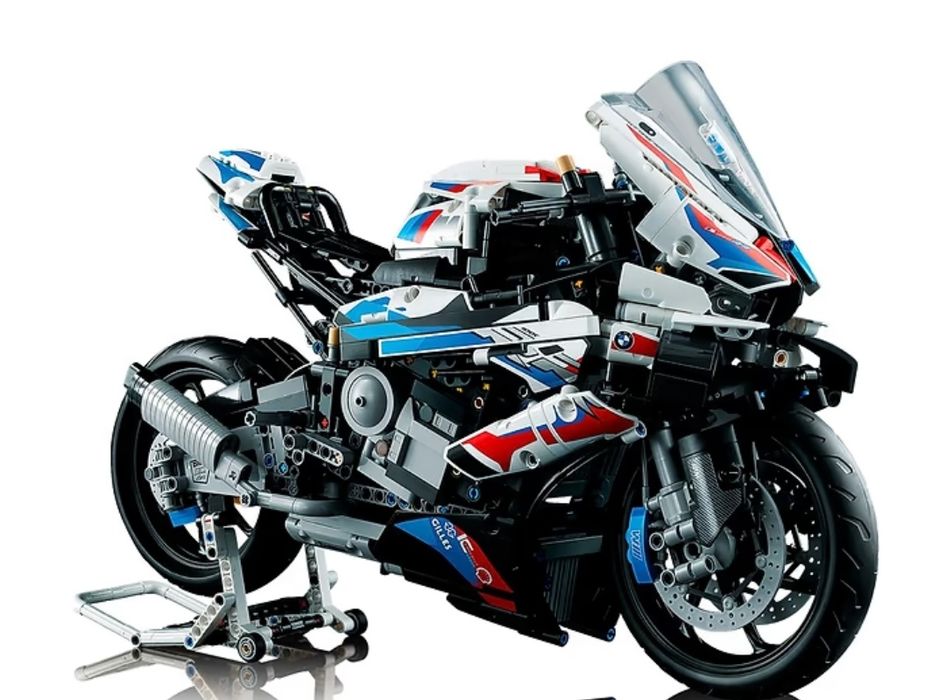 Качественный конструктор байка Technic BMW M 1000 RR (42130) 1920 дет.