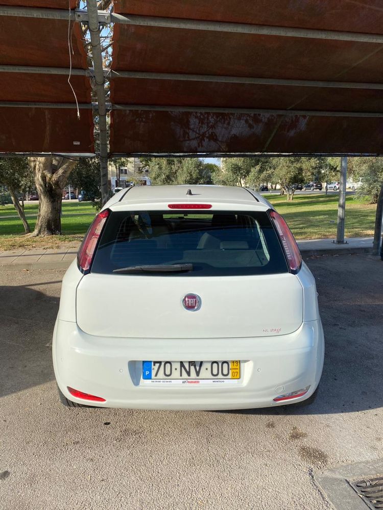 Fiat Punto 1.3 ano 2013.