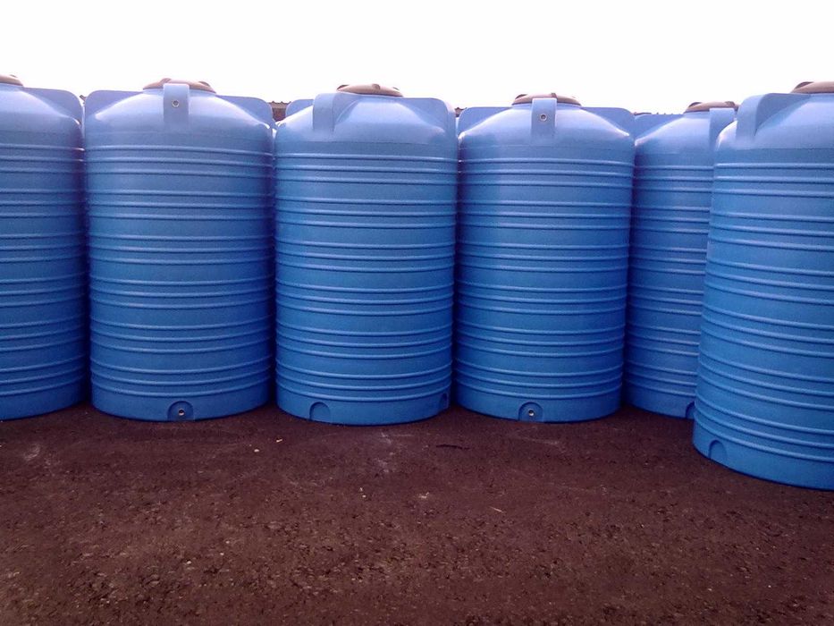 Купити вертикальні бочки баки циліндричні ємності для води пластикові