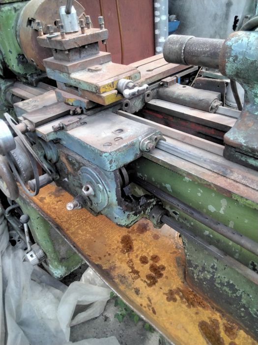 Токарний станок в хорошому стані