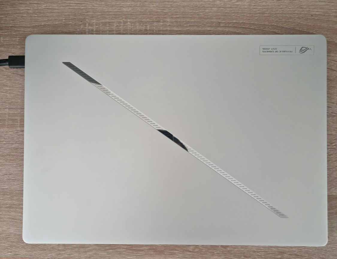 Asus Rog Zephyrus G16 Ryzen 9 AI 370 HX RTX 4070