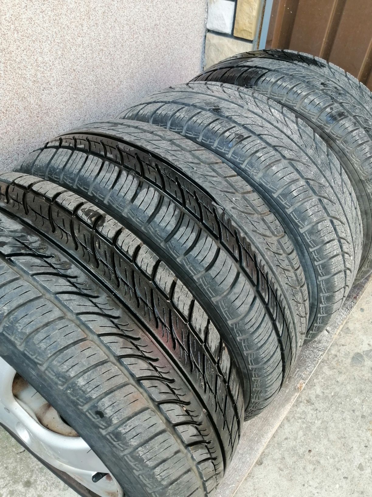 Felgi aluminiowe z oponami letnimi 175/65r14