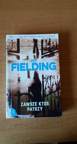 "Zawsze ktoś patrzy" Joy Fielding