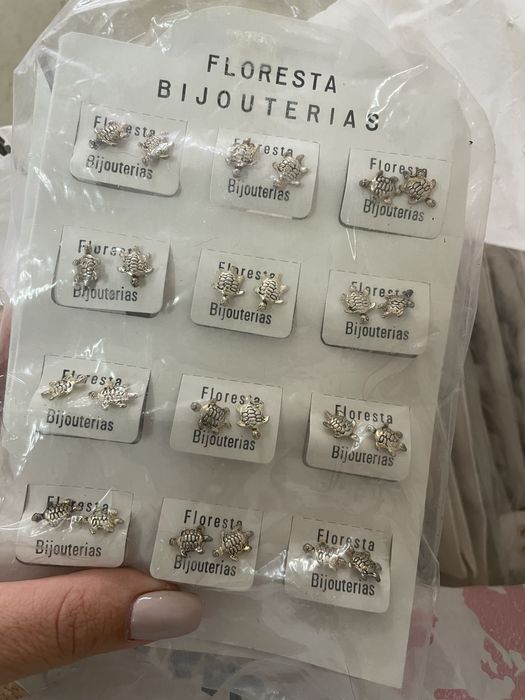 LOTE brincos variados