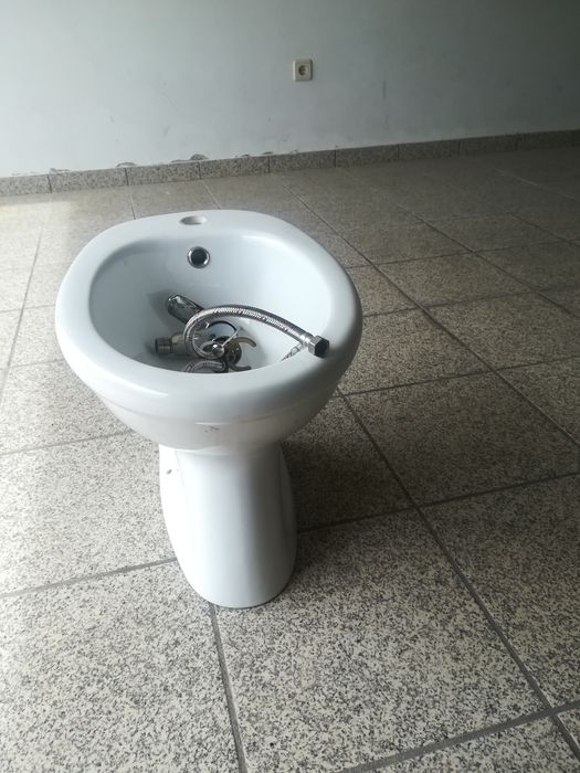 Bidé Valadares como novo.