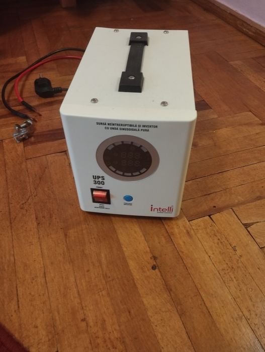 Перетворювач напруги 12В (інвертор)