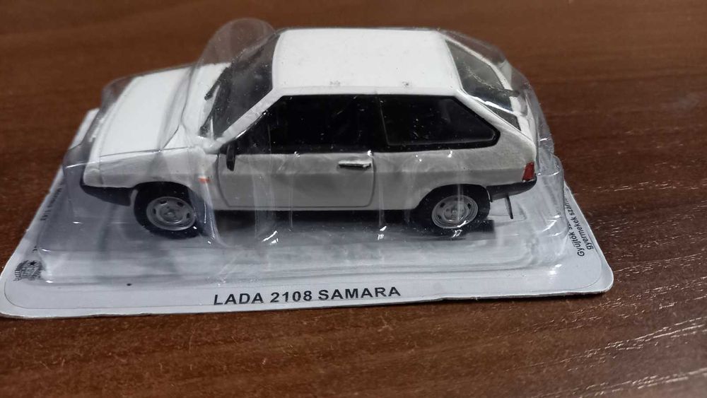ВАЗ 2108 SAMARA - модель-игрушка от DeAgostini серия Автолегенды СССР