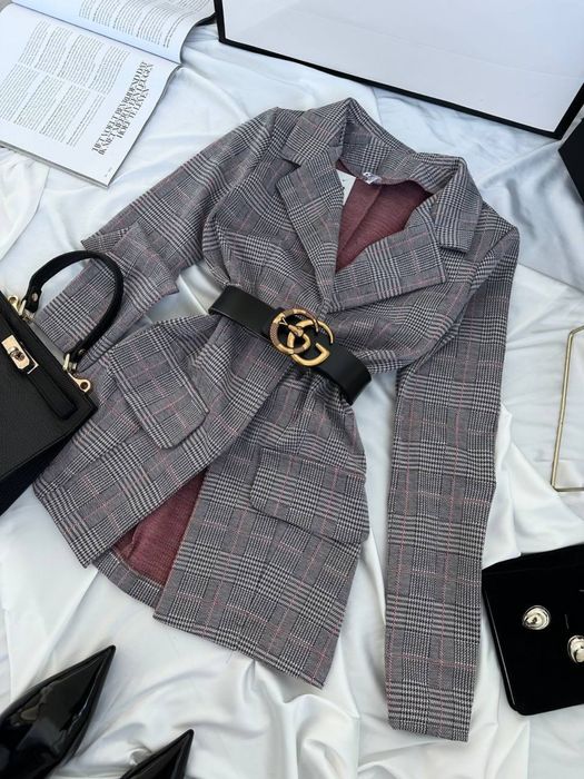 Жіночий гарний піджак